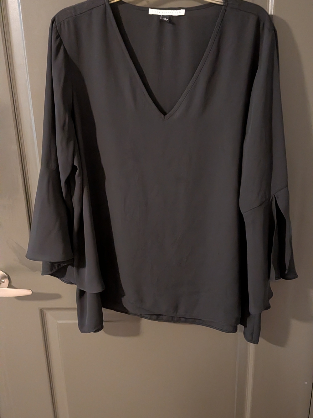 Relaxed V-Neck Bell Sleeve Blouse - Black
